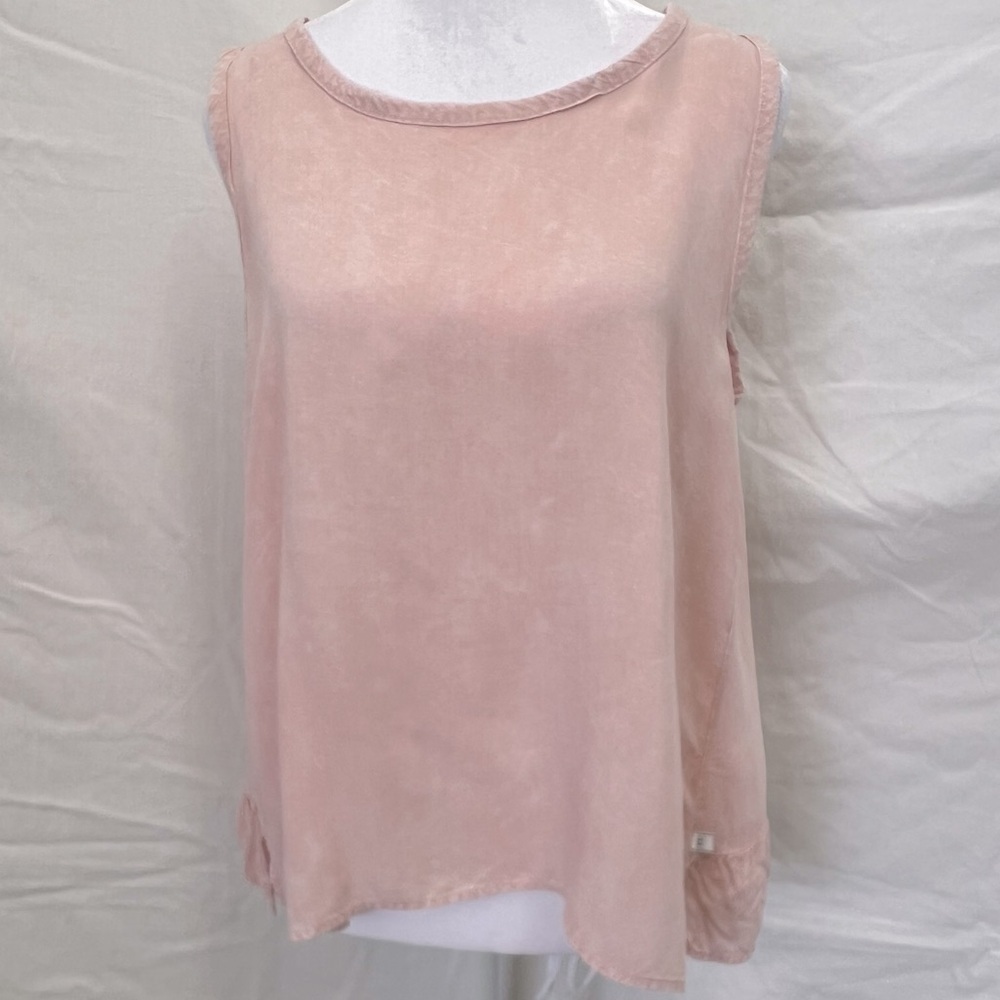 Anthropologie NYTT pink tank with ruffled cross back detail. - Picture 2 of 8